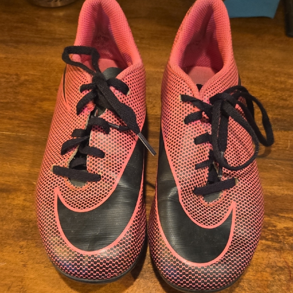 Nike Kids Pink and Black Soccer Cleats 4.5Y